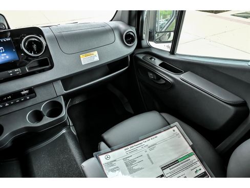 Used 2025 Mercedes-Benz Sprinter 2500 image 9