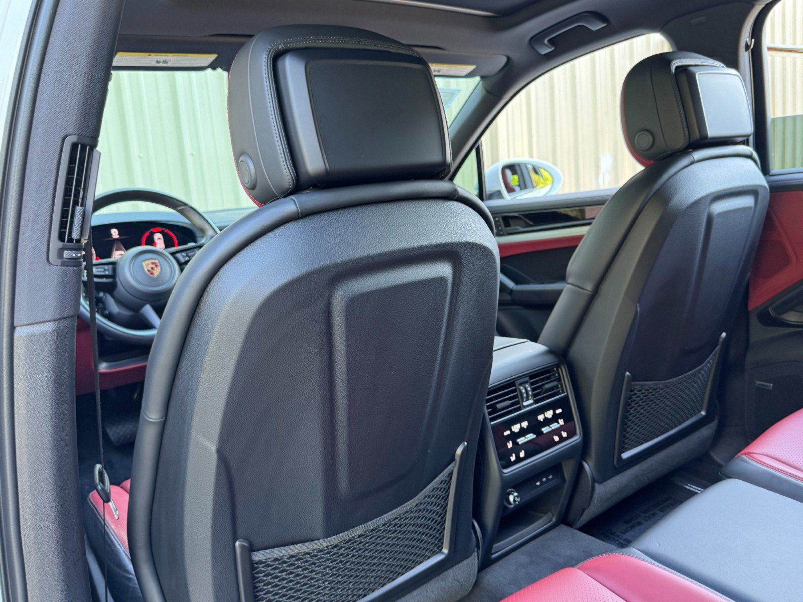 Used 2024 Porsche Cayenne AWD/4WD image 34