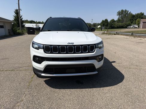Used 2023 Jeep Compass Limited AWD/4WD image 8