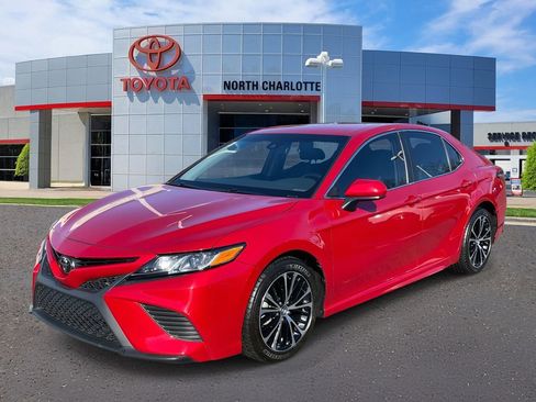 Used 2020 Toyota Camry SE image 4
