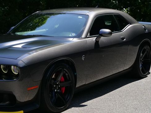 Used 2018 Dodge Challenger SRT Hellcat RWD image 38