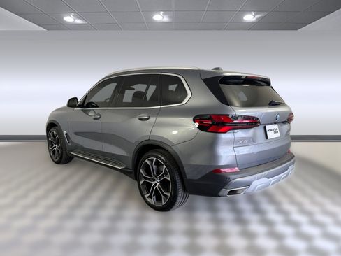 Used 2024 BMW X5 sDrive40i w/ Premium Package RWD image 3