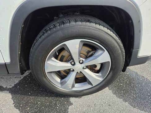 Used 2019 Jeep Cherokee Limited AWD/4WD image 32