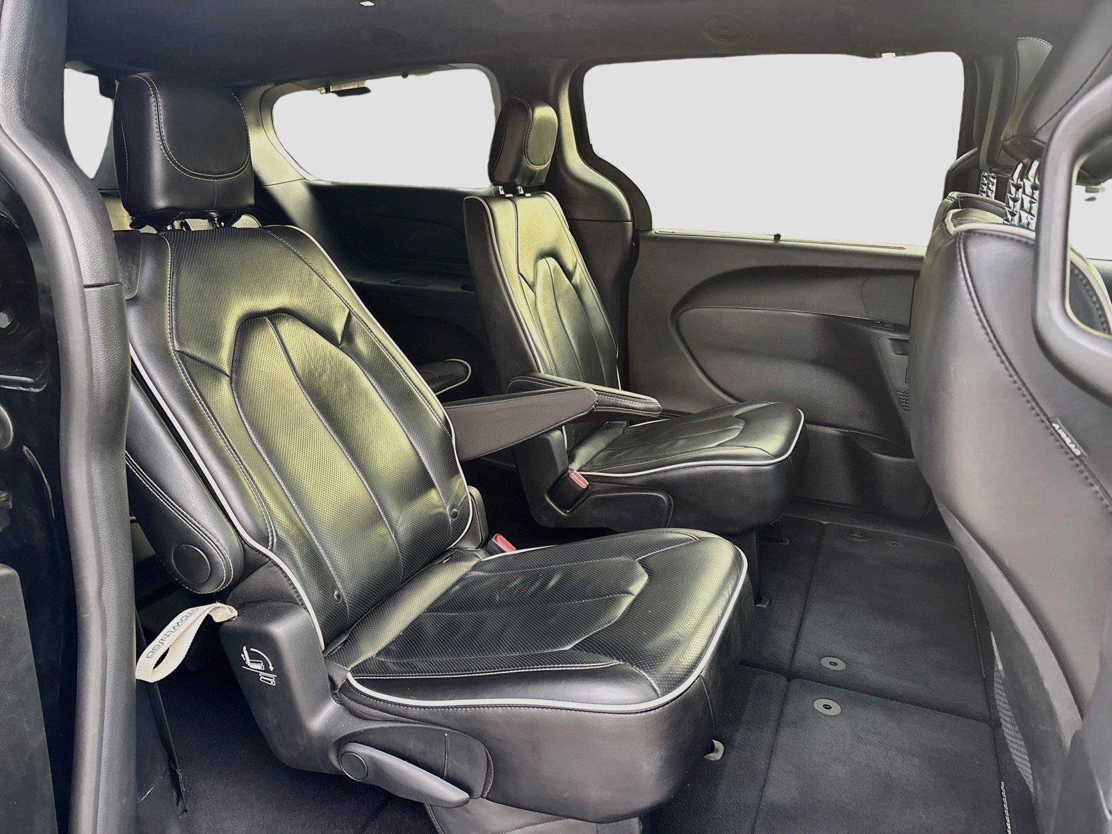 Used 2025 Chrysler Pacifica Limited FWD image 24