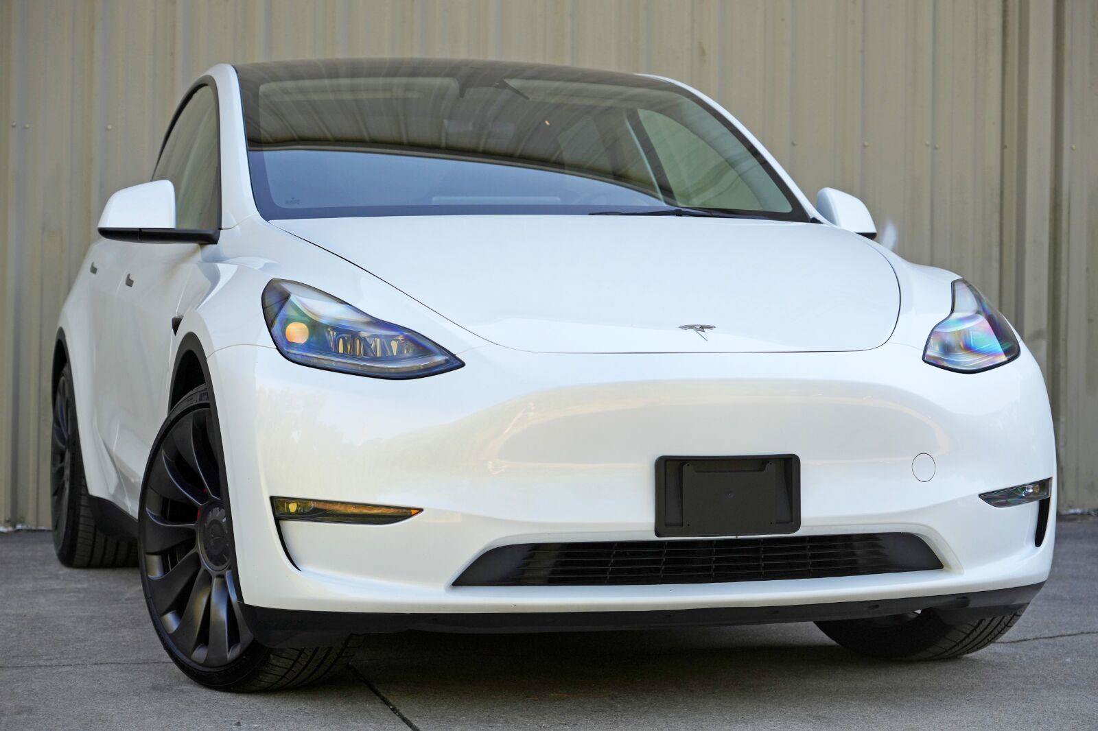 Used 2023 Tesla Model Y Performance AWD/4WD image 3