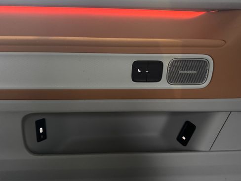 Used 2025 Volkswagen ID. Buzz Pro S Plus image 49