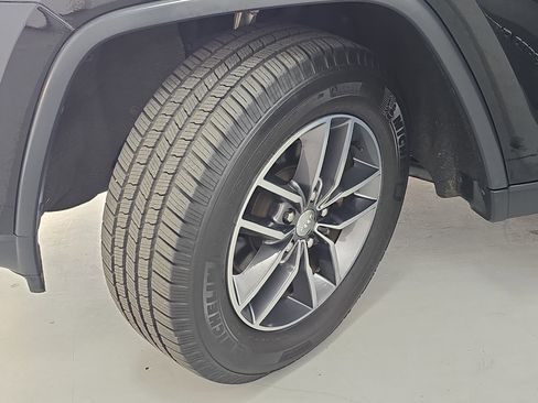 Used 2018 Jeep Grand Cherokee Limited w/ Trailer Tow Group IV image 31