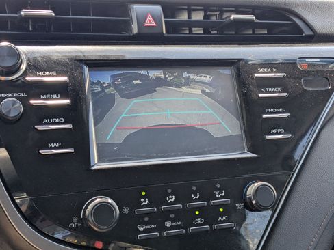 Used 2019 Toyota Camry LE FWD image 23