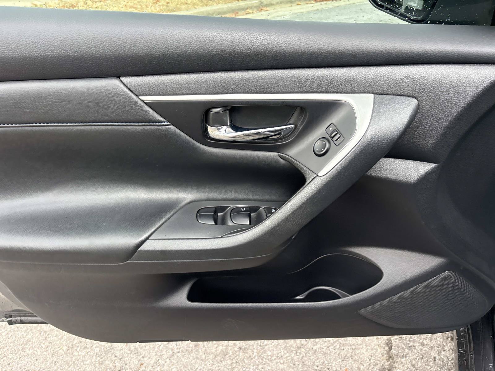 Used 2018 Nissan Altima 2.5 SR w/ SR Midnight Edition FWD image 12