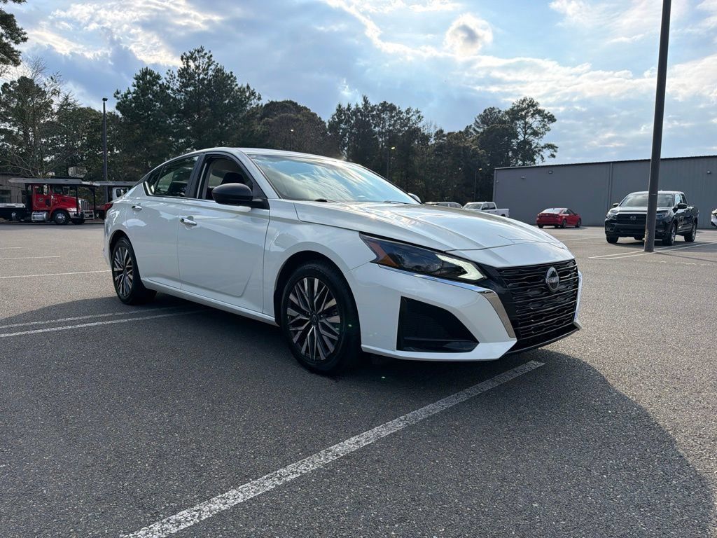 Used 2025 Nissan Altima 2.5 SV FWD image 4