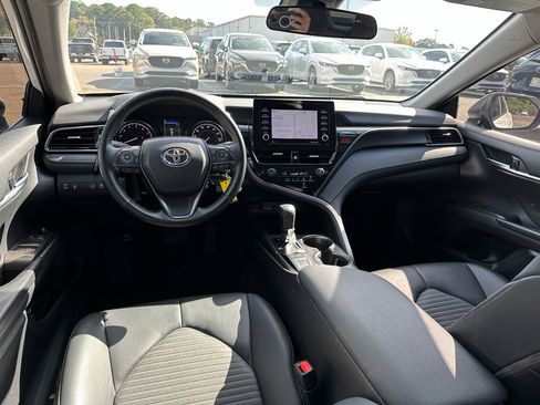 Used 2023 Toyota Camry SE image 10