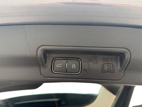 Used 2025 Ford Explorer Active AWD/4WD image 23