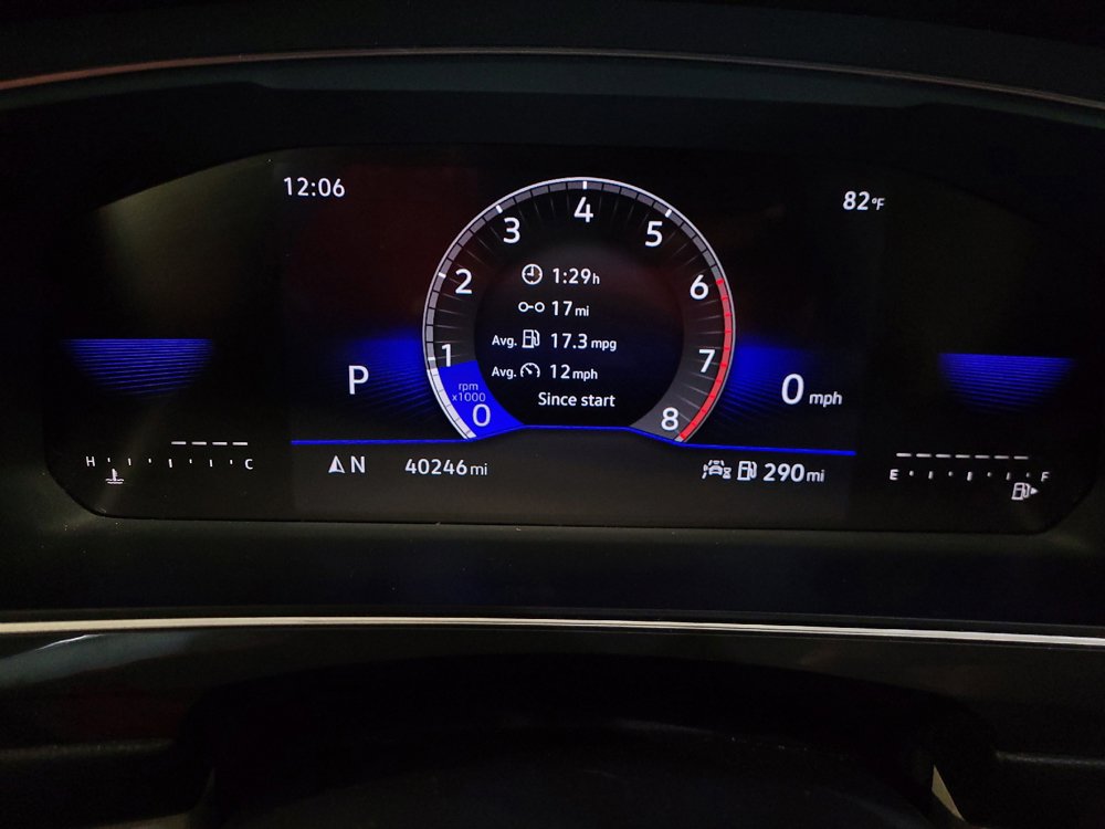 Used 2023 Volkswagen Tiguan SE w/ Panoramic Sunroof Package FWD image 23