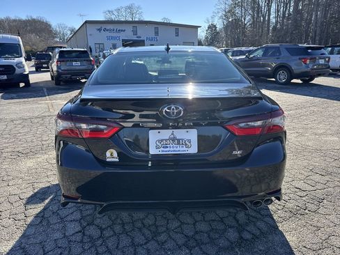 Used 2022 Toyota Camry SE image 6