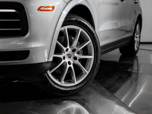 Certified 2020 Porsche Cayenne image 12