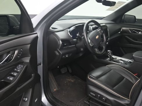 Used 2023 Chevrolet Traverse Premier FWD image 10