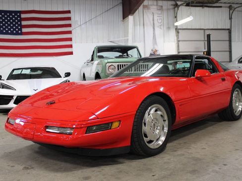 Used 1996 Chevrolet Corvette Base 2dr Hatchback image 1