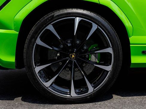 Used 2025 Lamborghini Urus SE image 11