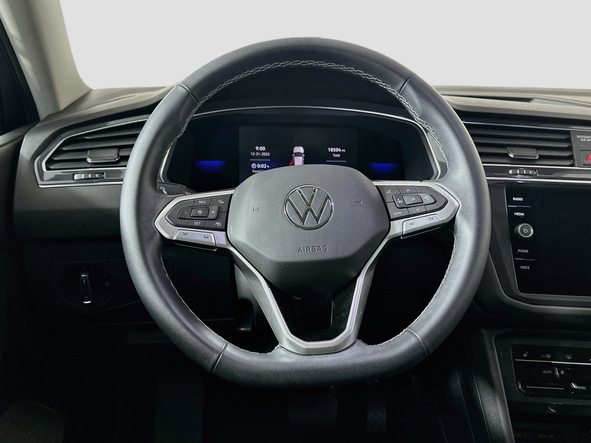 Used 2023 Volkswagen Tiguan SE FWD image 17