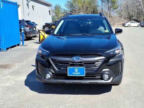 Used 2025 Subaru Outback Premium image 2