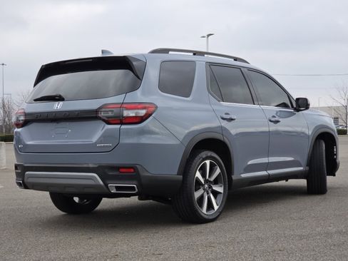 Used 2024 Honda Pilot Touring image 18