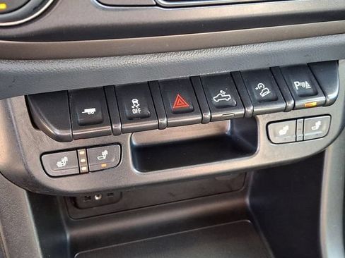 Used 2022 Chevrolet Colorado Z71 AWD/4WD image 35