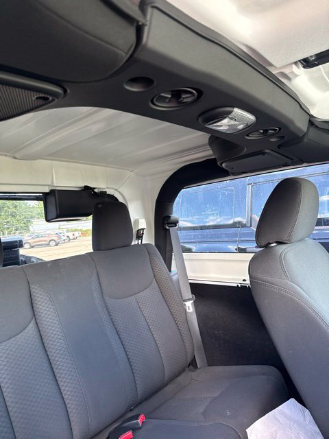 Used 2017 Jeep Wrangler Sport AWD/4WD image 9