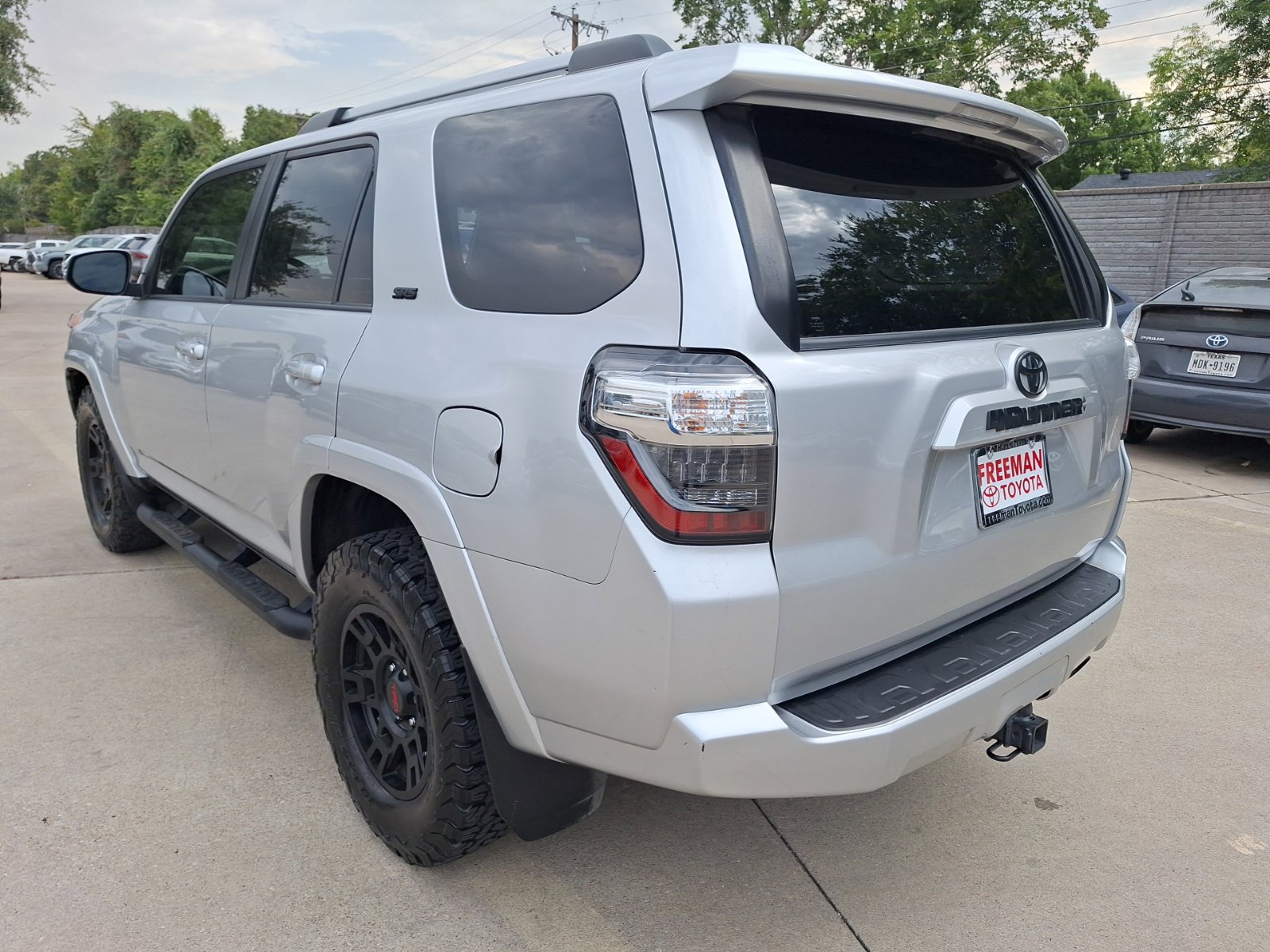 Used 2020 Toyota 4Runner SR5 Premium RWD image 4