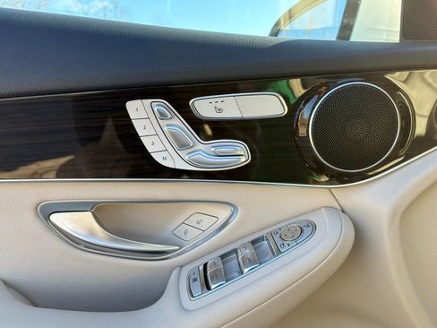 Used 2022 Mercedes-Benz GLC 300 GLC 300 image 24