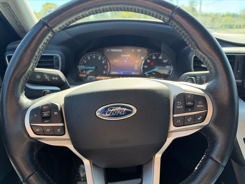 Used 2020 Ford Explorer XLT w/ Equipment Group 202A AWD/4WD image 24
