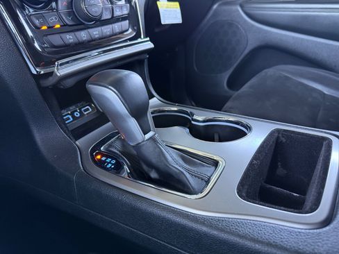 Used 2022 Jeep Grand Cherokee Laredo X RWD image 16