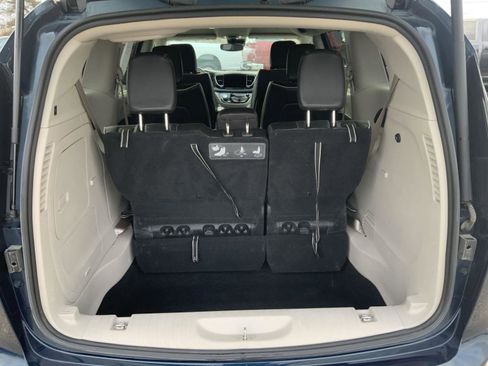 Used 2021 Chrysler Pacifica Limited w/ Premium & Safety Sphere Group image 12