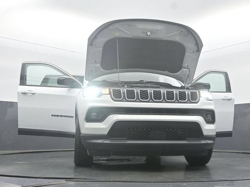 Used 2024 Jeep Compass Latitude AWD/4WD image 60