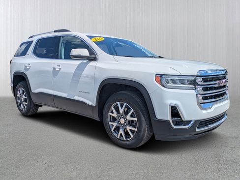 Used 2023 GMC Acadia SLT w/ LPO, Floor Liner Package FWD image 1