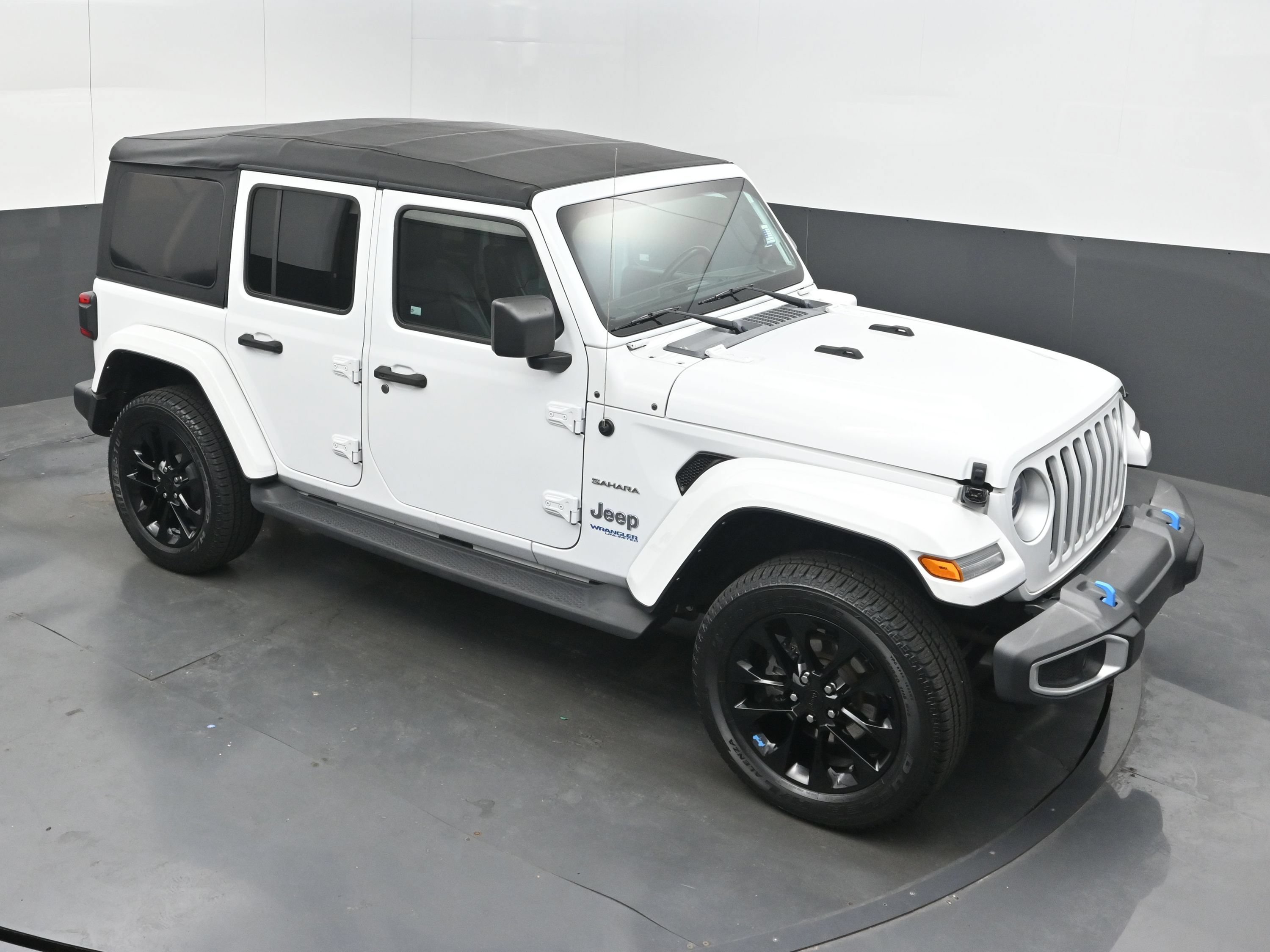 Used 2022 Jeep Wrangler Unlimited Sahara AWD/4WD image 19