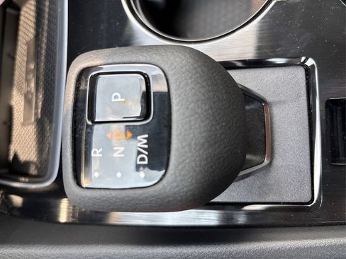 Used 2025 Nissan Rogue SL AWD/4WD image 30
