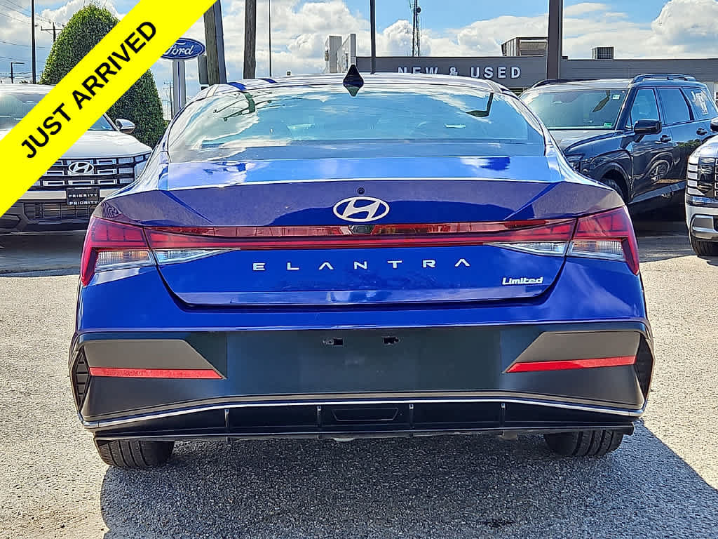 Used 2025 Hyundai Elantra Limited FWD image 5