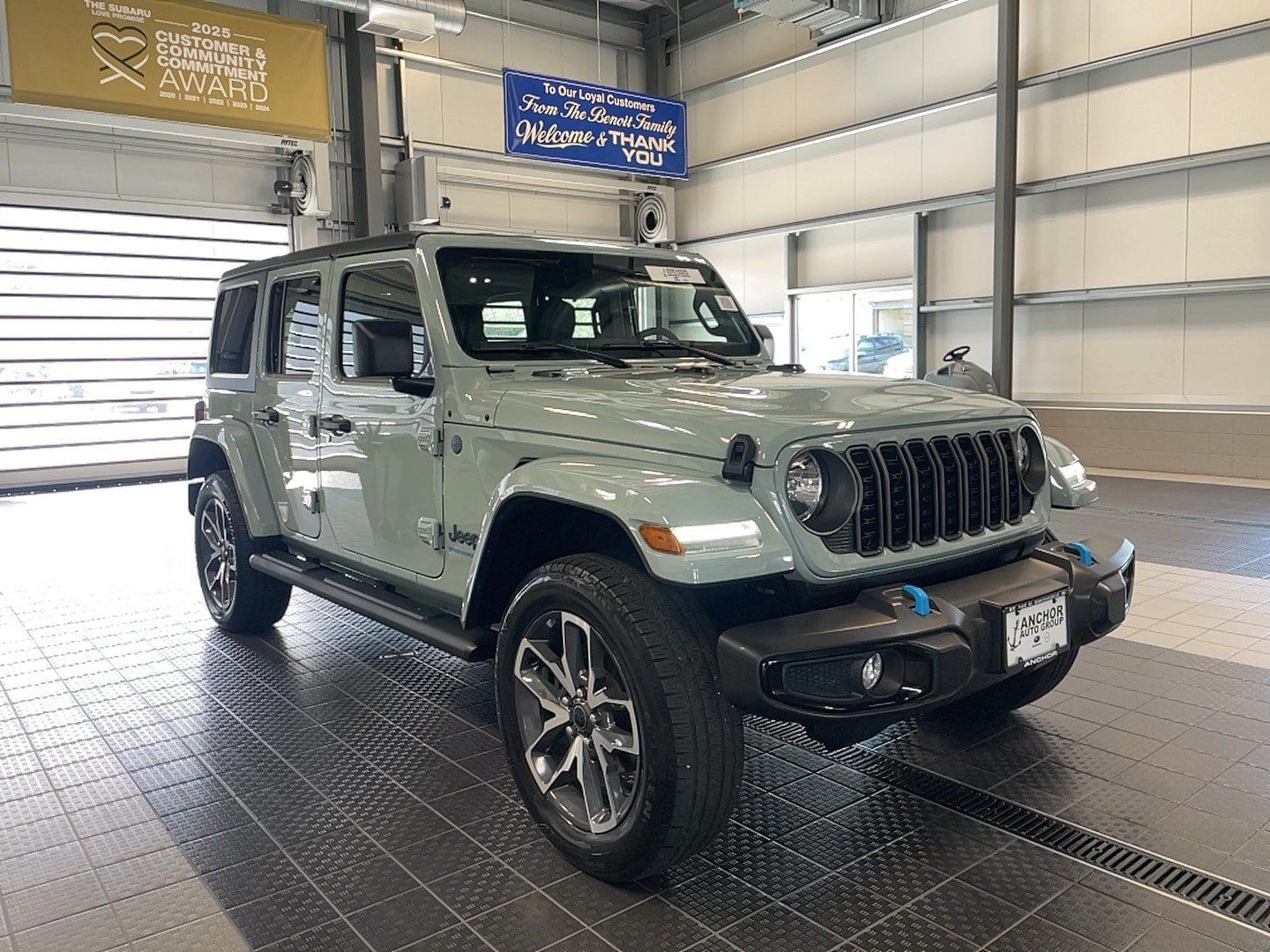 Used 2024 Jeep Wrangler Unlimited w/ Convenience Group AWD/4WD image 1