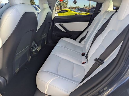 Used 2018 Tesla Model 3 Mid Range image 9