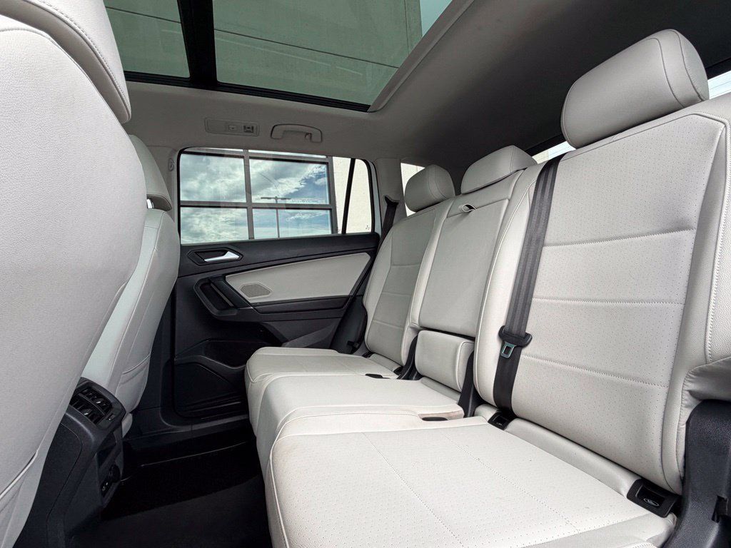 Used 2020 Volkswagen Tiguan SE w/ Panoramic Sunroof Package AWD/4WD image 22