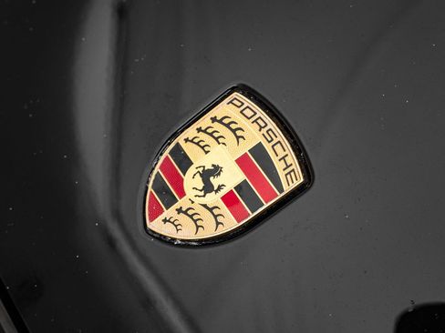 Used 2018 Porsche 718 Cayman RWD image 17