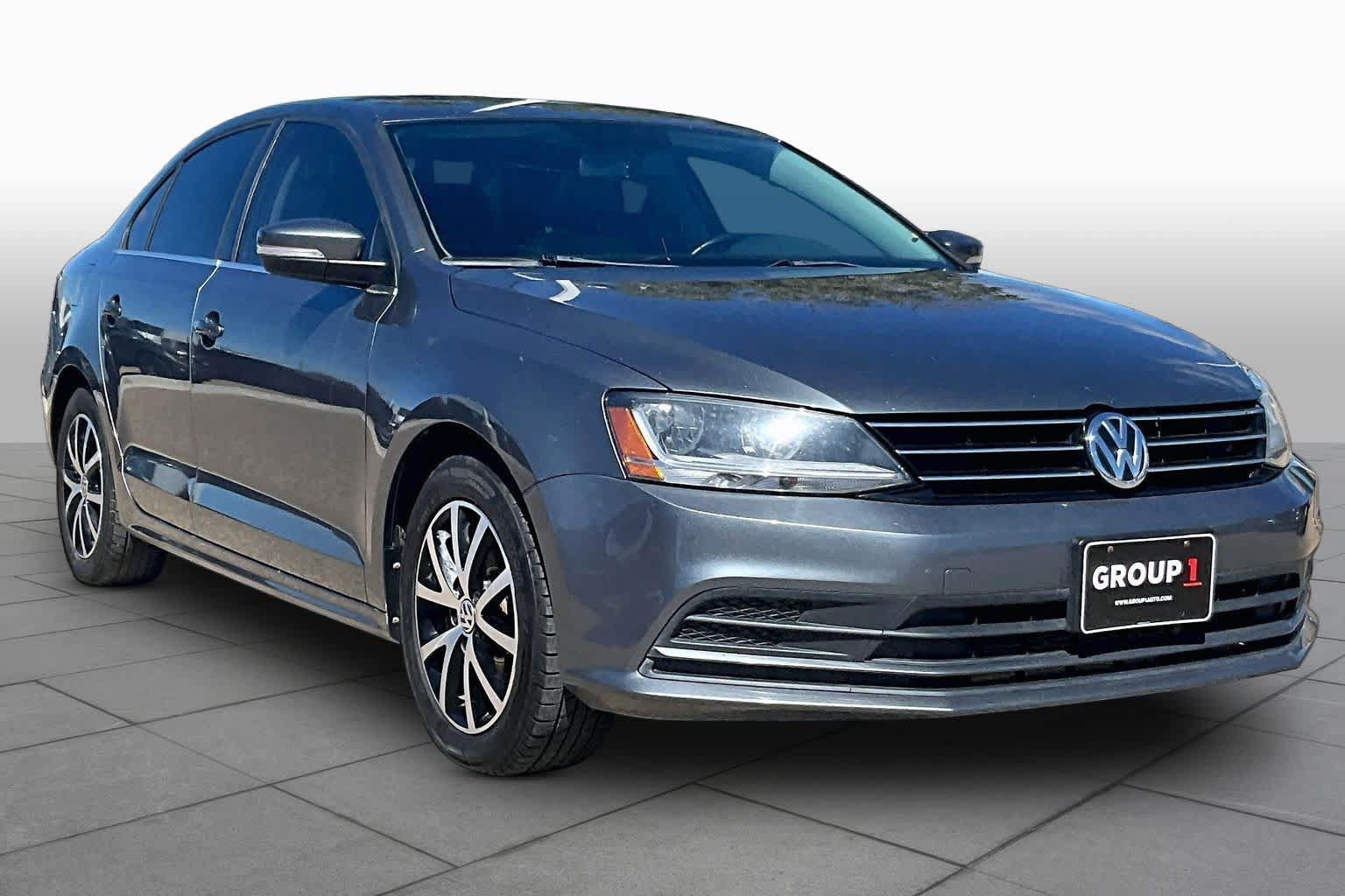 Used 2017 Volkswagen Jetta SE FWD image 3