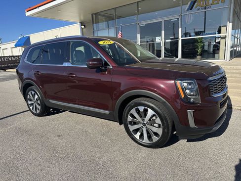 Used 2021 Kia Telluride EX w/ EX Premium Package FWD image 2