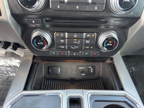 Used 2015 Ford F150 Platinum w/ Equipment Group 701A Luxury AWD/4WD image 21