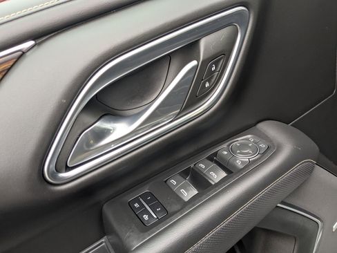 Used 2023 Chevrolet Suburban Premier image 13