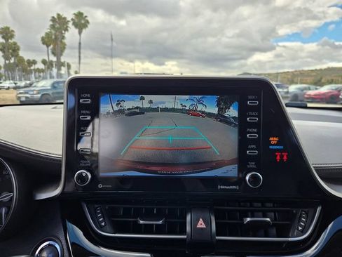 Used 2022 Toyota C-HR Limited FWD image 9