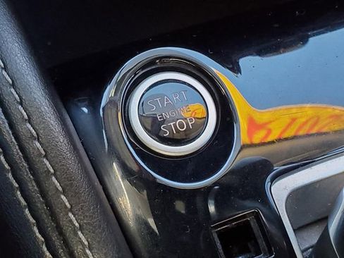 Used 2019 Nissan Kicks SR image 22