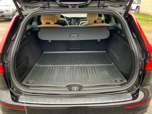 Used 2020 Volvo V60 T5 Cross Country w/ Protection Package Premier image 12