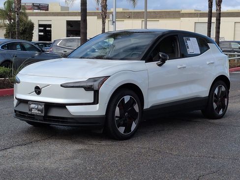 Used 2025 Volvo EX30 Ultra w/ Protection Package Premier image 5