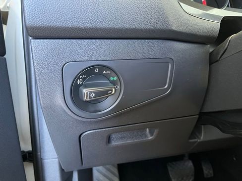 Used 2018 Volkswagen Tiguan SEL AWD/4WD image 48